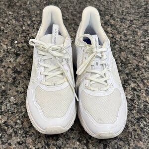 Shoes For Crews White Athletic slip resistant and oil resistant Footwear EUC 10